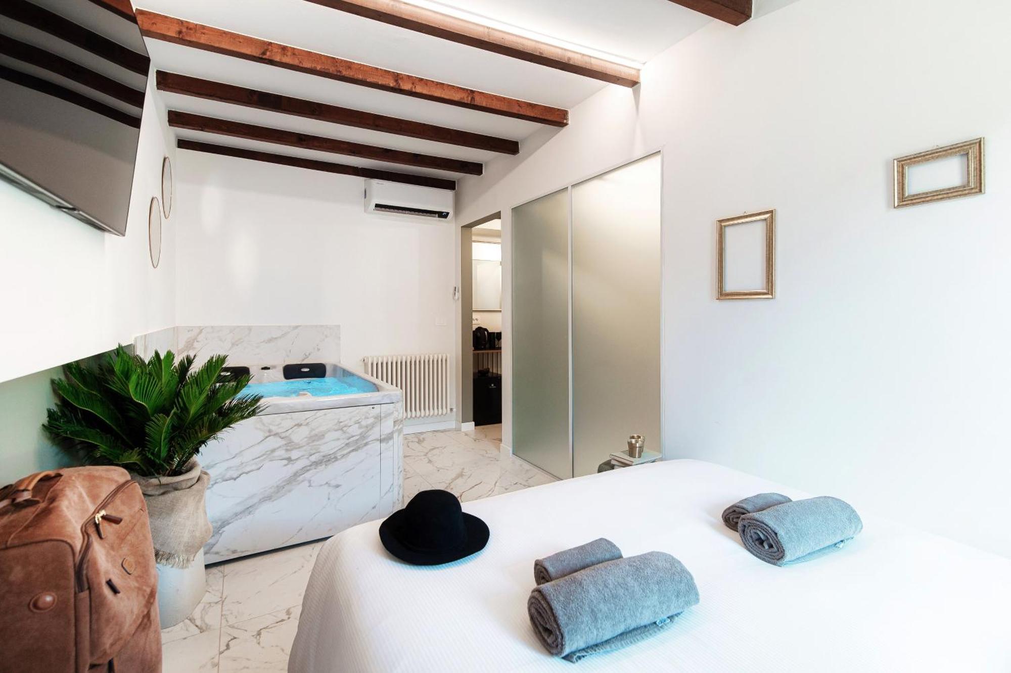 Sahara & Amazzonia Luxury Rooms- The House Of Travelers Côme Extérieur photo