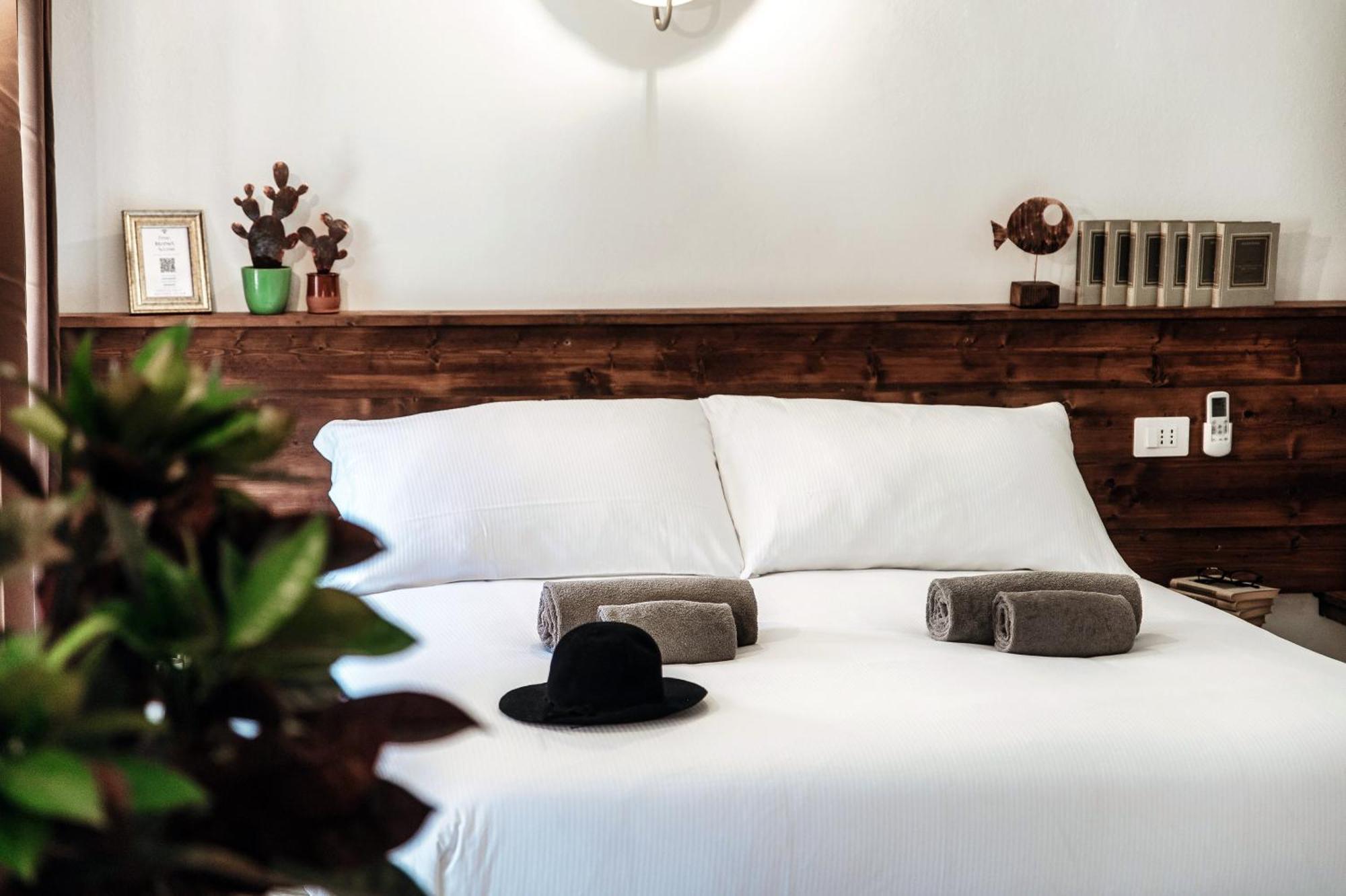 Sahara & Amazzonia Luxury Rooms- The House Of Travelers Côme Extérieur photo